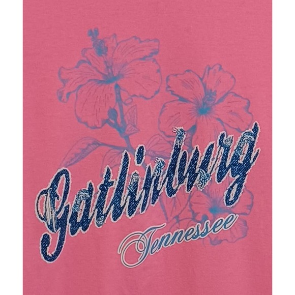 TShirt T-shirt Gatlinburg Tennessee by Gildan Women Medium Bright Pink - Picture 2 of 4